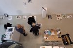 Thomas Costa Freté, Sara Granér och Charlotte Rodenstedt is hanging their works.